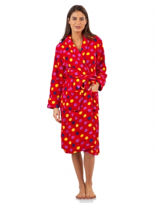 Casual Nights Women's Fleece Plush Robe - Red/Dots - Sizing Recommendations: Size Medium (4-6) Large (8-10) X-Large (12-14) XX-Large (16-18)Wrap around in comfort with this cozy warm Plush Fleece Robe From Casual Nights, Exceptionally lightweight Bathrobe with Fun and elegant prints. Featuring a shawl collar and foldover cuffs, Long sleeves, matching self-Tie belt, Attached inner tie and 2 hand Pockets. Effortless Design perfect for Lounging, Relaxing or just layering on.