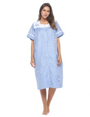 Casual Nights Women's Snap - Front House Dress Short Sleeve Woven Housecoat Duster Lounger Robe with Pockets - Blue Stripe - Get Comfy Around the House with Casual Nights Cotton Duster Robes When youre ready to get out of the days clothes and slip into something more cozy, Casual Nights has the perfect womens robes for every occasion.  Thanks to a snap-front closure thats easy to open, slipping your housecoat on and off is easy. Its great for elderly folks with arthritic hands, people with limited dexterity and anyone who hates fumbling with traditional buttons (dont we all?!).  Looking for a plus size robe that fits as good as it looks? We offer sizes from S all the way to 4X in a range of adorable prints. Mid Calf Length Measures 44"-45"" Inches from shoulder to hemOur moo moos for women come in gorgeous designs  from delicate floral patterns to classic Florals and stripes  all in bright, sunny shades. With so many colors and patterns to choose from, why pick just one? Grab a blue duster for mom, a purple for grandma, pink for those hard-to-please teenage girls, and one (or three) for yourself!  Washing is a breeze too. Simply machine wash on cold, tumble dry on low and iron as needed.  Since our cotton duster robes are made from a durable cotton/poly knit, youll never have to worry about shrinking  even after repeat washes! Casual Nights Dusters Make the Best: ✓ Mumu Dresses for Women ✓ Button down pajamas ✓ Button up nightgowns ✓ Hospital gowns for women (post-surgery or for rehab) ✓ Housecoats for cleaning ✓ Nightwear for sleeping ✓ Spring/summer bathrobe ✓ and so much more! With so many great ways to wear, what will you use your snap duster for? Please use our size chart to determine which size will fit you best, if your measurements fall between two sizes, we recommend ordering a larger size as most people prefer their sleepwear a little looser. Small: Measures US Size 4-6, Chests/Bust 34"-35" Medium: Measures US Size 8-10, Chests/Bust 36"-37" Large: Measures US Size 1214, Chests/Bust 38"-40" X-Large: Measures US Size 16-18, Chests/Bust 41"-43" XX-Large: Measures US Size 18W-20W, Chests/Bust 46-48" 3X-Large: Measures US Size 22W-24W, Chests/Bust 50-52" 4X-Large: Measures US Size 26-28, Chests/Bust 54-56" 