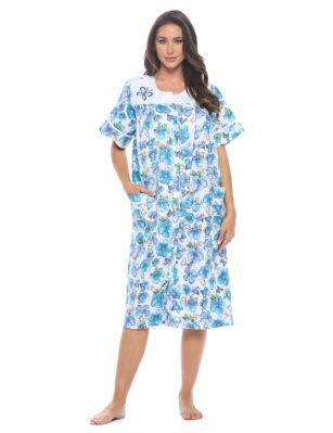 Casual Nights Women's Snap - Front House Dress Short Sleeve Woven Housecoat Duster Lounger Robe with Pockets - Blue Butterfly - Get Comfy Around the House with Casual Nights Cotton Duster Robes When youre ready to get out of the days clothes and slip into something more cozy, Casual Nights has the perfect womens robes for every occasion.  Thanks to a snap-front closure thats easy to open, slipping your housecoat on and off is easy. Its great for elderly folks with arthritic hands, people with limited dexterity and anyone who hates fumbling with traditional buttons (dont we all?!).  Looking for a plus size robe that fits as good as it looks? We offer sizes from S all the way to 4X in a range of adorable prints. Mid Calf Length Measures 44"-45"" Inches from shoulder to hemOur moo moos for women come in gorgeous designs  from delicate floral patterns to classic Florals and stripes  all in bright, sunny shades. With so many colors and patterns to choose from, why pick just one? Grab a blue duster for mom, a purple for grandma, pink for those hard-to-please teenage girls, and one (or three) for yourself!  Washing is a breeze too. Simply machine wash on cold, tumble dry on low and iron as needed.  Since our cotton duster robes are made from a durable cotton/poly knit, youll never have to worry about shrinking  even after repeat washes! Casual Nights Dusters Make the Best: ✓ Mumu Dresses for Women ✓ Button down pajamas ✓ Button up nightgowns ✓ Hospital gowns for women (post-surgery or for rehab) ✓ Housecoats for cleaning ✓ Nightwear for sleeping ✓ Spring/summer bathrobe ✓ and so much more! With so many great ways to wear, what will you use your snap duster for? Please use our size chart to determine which size will fit you best, if your measurements fall between two sizes, we recommend ordering a larger size as most people prefer their sleepwear a little looser. Small: Measures US Size 4-6, Chests/Bust 34"-35" Medium: Measures US Size 8-10, Chests/Bust 36"-37" Large: Measures US Size 1214, Chests/Bust 38"-40" X-Large: Measures US Size 16-18, Chests/Bust 41"-43" XX-Large: Measures US Size 18W-20W, Chests/Bust 46-48" 3X-Large: Measures US Size 22W-24W, Chests/Bust 50-52" 4X-Large: Measures US Size 26-28, Chests/Bust 54-56" 
