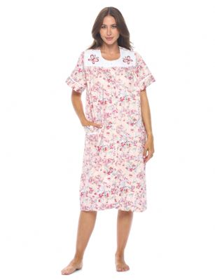 Casual Nights Women's Snap - Front House Dress Short Sleeve Woven Housecoat Duster Lounger Robe with Pockets - Pink Floral - Get Comfy Around the House with Casual Nights Cotton Duster Robes When youre ready to get out of the days clothes and slip into something more cozy, Casual Nights has the perfect womens robes for every occasion.  Thanks to a snap-front closure thats easy to open, slipping your housecoat on and off is easy. Its great for elderly folks with arthritic hands, people with limited dexterity and anyone who hates fumbling with traditional buttons (dont we all?!).  Looking for a plus size robe that fits as good as it looks? We offer sizes from S all the way to 4X in a range of adorable prints. Mid Calf Length Measures 44"-45"" Inches from shoulder to hemOur moo moos for women come in gorgeous designs  from delicate floral patterns to classic Florals and stripes  all in bright, sunny shades. With so many colors and patterns to choose from, why pick just one? Grab a blue duster for mom, a purple for grandma, pink for those hard-to-please teenage girls, and one (or three) for yourself!  Washing is a breeze too. Simply machine wash on cold, tumble dry on low and iron as needed.  Since our cotton duster robes are made from a durable cotton/poly knit, youll never have to worry about shrinking  even after repeat washes! Casual Nights Dusters Make the Best: ✓ Mumu Dresses for Women ✓ Button down pajamas ✓ Button up nightgowns ✓ Hospital gowns for women (post-surgery or for rehab) ✓ Housecoats for cleaning ✓ Nightwear for sleeping ✓ Spring/summer bathrobe ✓ and so much more! With so many great ways to wear, what will you use your snap duster for? Please use our size chart to determine which size will fit you best, if your measurements fall between two sizes, we recommend ordering a larger size as most people prefer their sleepwear a little looser. Small: Measures US Size 4-6, Chests/Bust 34"-35" Medium: Measures US Size 8-10, Chests/Bust 36"-37" Large: Measures US Size 1214, Chests/Bust 38"-40" X-Large: Measures US Size 16-18, Chests/Bust 41"-43" XX-Large: Measures US Size 18W-20W, Chests/Bust 46-48" 3X-Large: Measures US Size 22W-24W, Chests/Bust 50-52" 4X-Large: Measures US Size 26-28, Chests/Bust 54-56" 