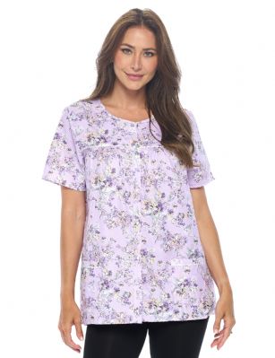 Casual Nights Women's Snap Front Smock Cobbler Woven Scrub Apron Top with Pockets - Purple Floral - This lightweight Cute and comfortable House Smock with Snaps front closure Cobbler Aprons for ladies from the Casual Nights Loungewear robes and Sleepwear Collection, Thin and light house top, in beautiful feminine floral print pattern designs. this easy to wear smock blouses is made of 55% Cotton, 45% Poly woven fabric, perfect for spring, summer and all year round! The lounger top Features: short sleeves shirt with full button Snaps front closure for easy wearing and easy slipping on/off, flattering round neck with scalloped trim at yolk, 2 roomy front patch hand pockets, length measures approx. 28. This house apron cobbler has a relaxed comfortable fit and comes in regular and plus sizes S, M, L, XL, 2X, 3X, 4X. All year winter and summer versatile multi uses, throw over your clothes as house robe cobbler while cleaning, washing and cooking to protect from dirt and hold your essentials, wear around the house as relaxed home day shirt, a pajama top to sleep in the spring and hot summer nights as a sleepshirt, Our cobbler scrubs is perfect to use for maternity, labor/delivery, nurse hospital scrub gown. Makes a perfect Mothers Day gift for your loved ones, mom, housekeeper, seamstress, older women or elderly grandmother. Even beautiful enough for outside shopping and walking, comfortable enough for everyday while keeping your clothes clean and fresh! Please use our size chart to determine which size will fit you best, if your measurements fall between two sizes, we recommend ordering a larger size as most people prefer their sleepwear a little looser. Small: Measures US Size 4-6, Chests/Bust 34"-35" Medium: Measures US Size 8-10, Chests/Bust 36"-37" Large: Measures US Size 1214, Chests/Bust 38"-40" X-Large: Measures US Size 16-18, Chests/Bust 41"-43" XX-Large: Measures US Size 18W-20W, Chests/Bust 46-48" 3X-Large: Measures US Size 22W-24W, Chests/Bust 50-52" 4X-Large: Measures US Size 26-28, Chests/Bust 54-56" 